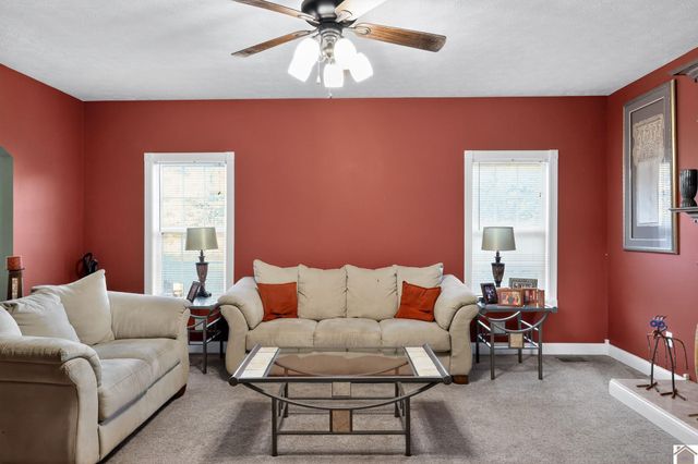 449 Tudor Blvd, Paducah, KY 42003