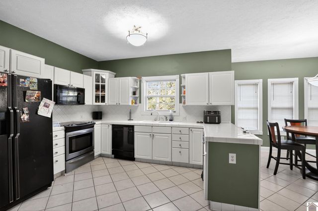 449 Tudor Blvd, Paducah, KY 42003