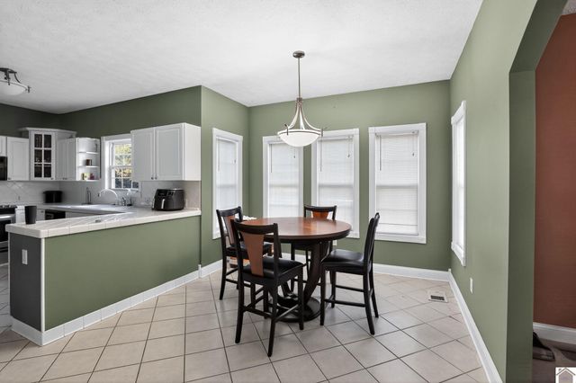 449 Tudor Blvd, Paducah, KY 42003