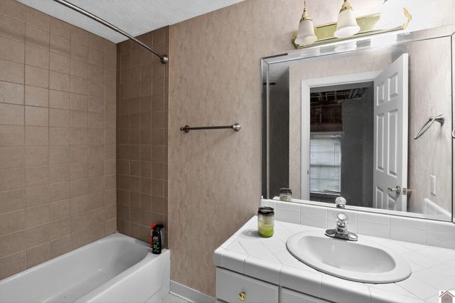 449 Tudor Blvd, Paducah, KY 42003