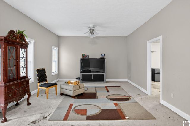 449 Tudor Blvd, Paducah, KY 42003