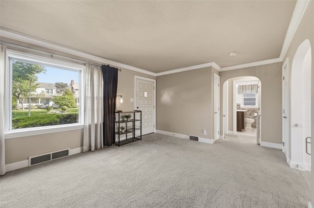 1060 Pacific Ave, Brackenridge, PA 15014