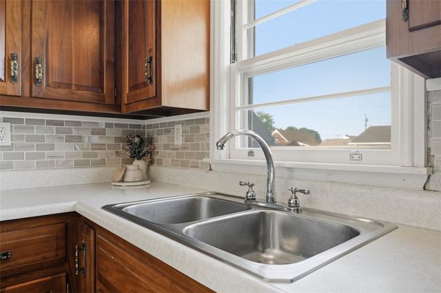 1060 Pacific Ave, Brackenridge, PA 15014