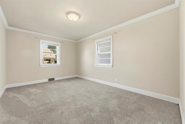 1060 Pacific Ave, Brackenridge, PA 15014