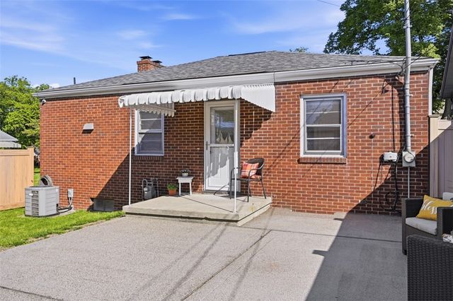 1060 Pacific Ave, Brackenridge, PA 15014