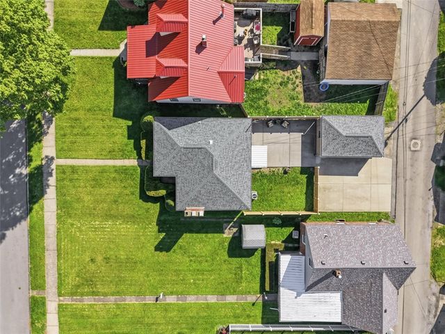 1060 Pacific Ave, Brackenridge, PA 15014