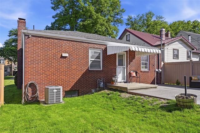 1060 Pacific Ave, Brackenridge, PA 15014