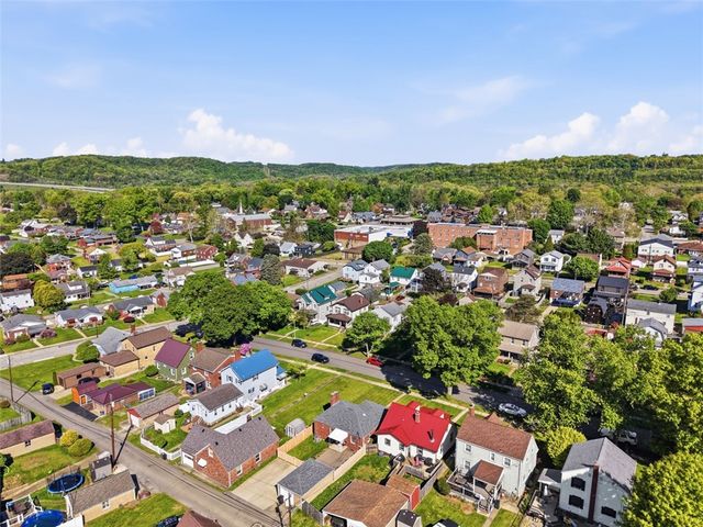 1060 Pacific Ave, Brackenridge, PA 15014