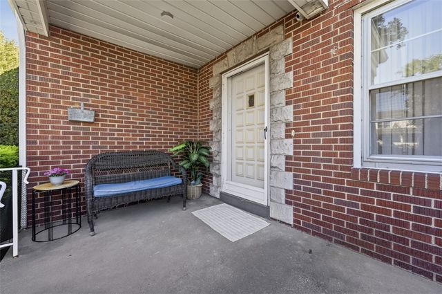 1060 Pacific Ave, Brackenridge, PA 15014