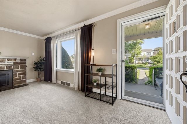 1060 Pacific Ave, Brackenridge, PA 15014