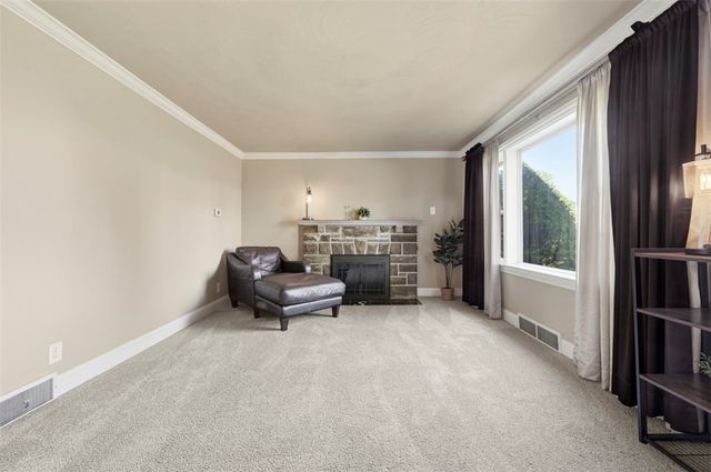 1060 Pacific Ave, Brackenridge, PA 15014