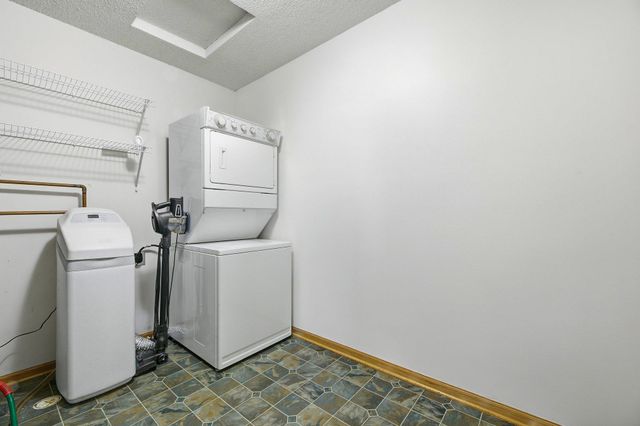 1065 Blackbird Trail SW 8, Hutchinson, MN 55350