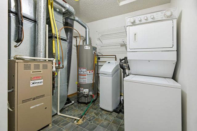 1065 Blackbird Trail SW 8, Hutchinson, MN 55350