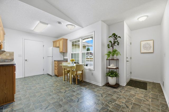 1065 Blackbird Trail SW 8, Hutchinson, MN 55350