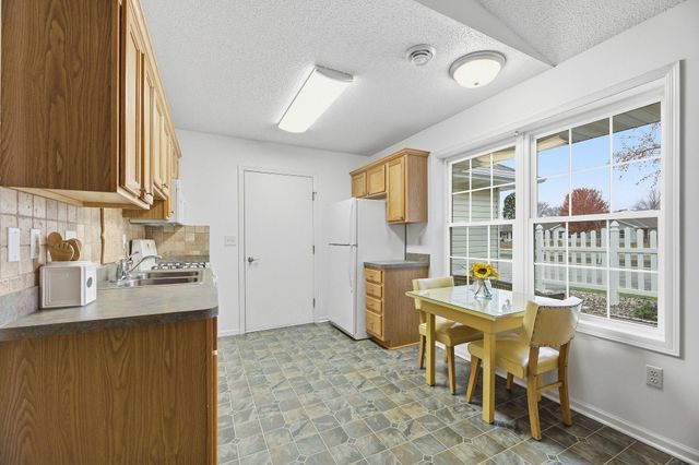 1065 Blackbird Trail SW 8, Hutchinson, MN 55350