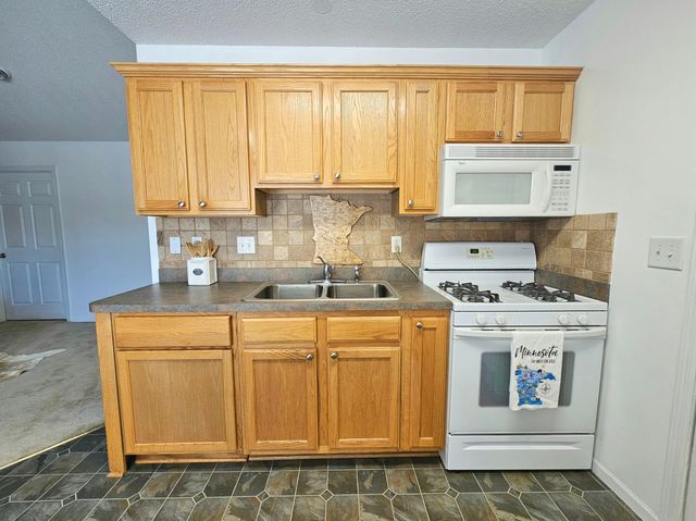 1065 Blackbird Trail SW 8, Hutchinson, MN 55350