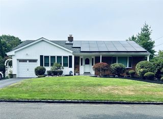 48 Archie Place, West Islip, NY 11795
