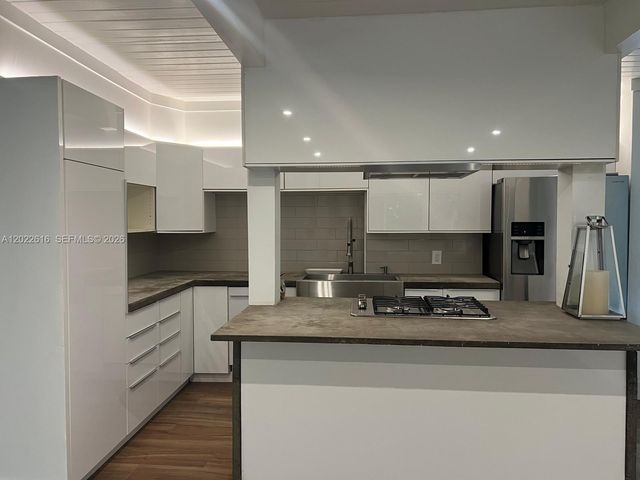 6851 SW 77th Ter, South Miami, FL 33143