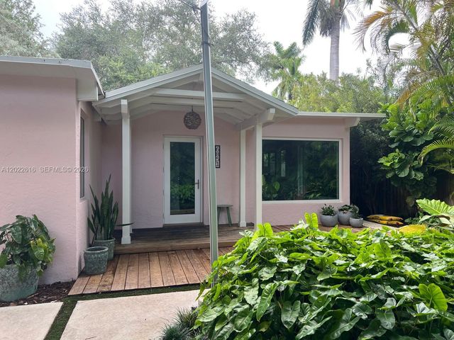 6851 SW 77th Ter, South Miami, FL 33143