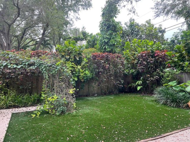 6851 SW 77th Ter, South Miami, FL 33143