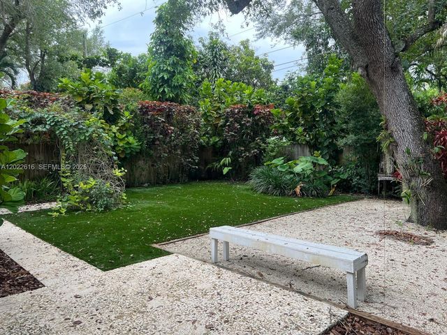 6851 SW 77th Ter, South Miami, FL 33143