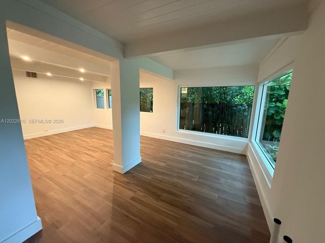 6851 SW 77th Ter, South Miami, FL 33143