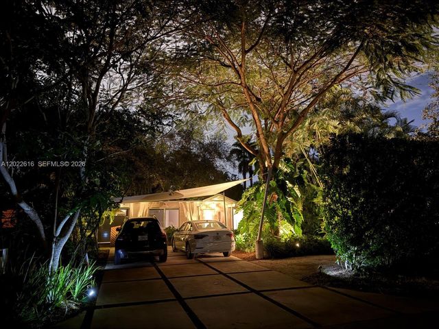 6851 SW 77th Ter, South Miami, FL 33143