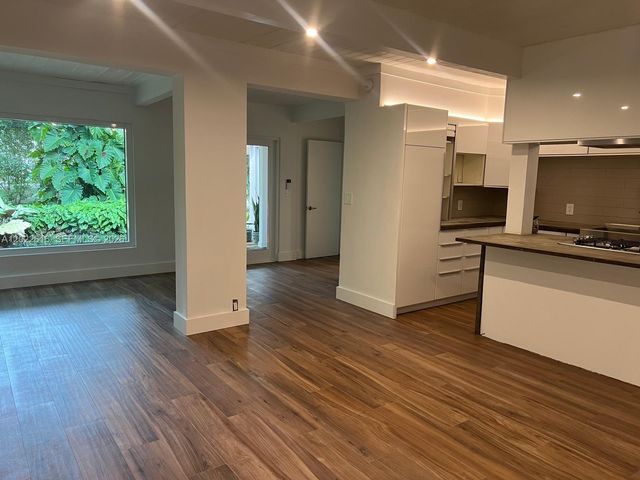6851 SW 77th Ter, South Miami, FL 33143
