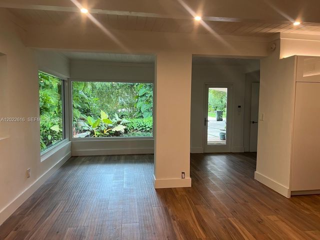 6851 SW 77th Ter, South Miami, FL 33143