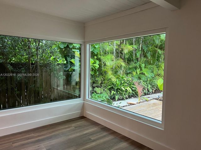 6851 SW 77th Ter, South Miami, FL 33143