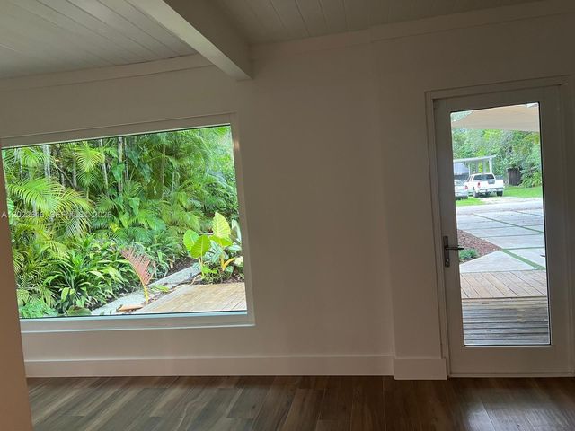 6851 SW 77th Ter, South Miami, FL 33143