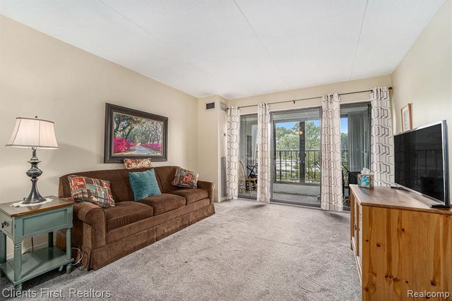 21800 Morley 116, Dearborn, MI 48124