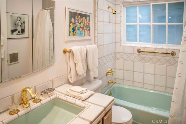 7703 Skyhill Drive, Hollywood Hills, CA 90068