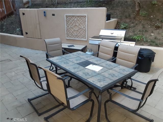 7703 Skyhill Drive, Hollywood Hills, CA 90068