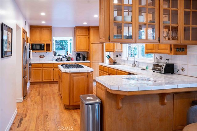 7703 Skyhill Drive, Hollywood Hills, CA 90068