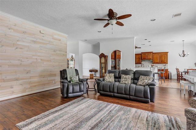 611 Saddle Creek Farms Drive, Crosby, TX 77532