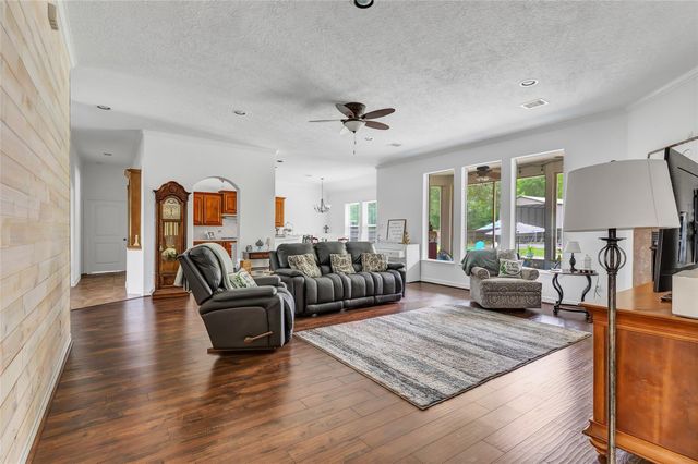 611 Saddle Creek Farms Drive, Crosby, TX 77532