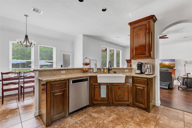 611 Saddle Creek Farms Drive, Crosby, TX 77532