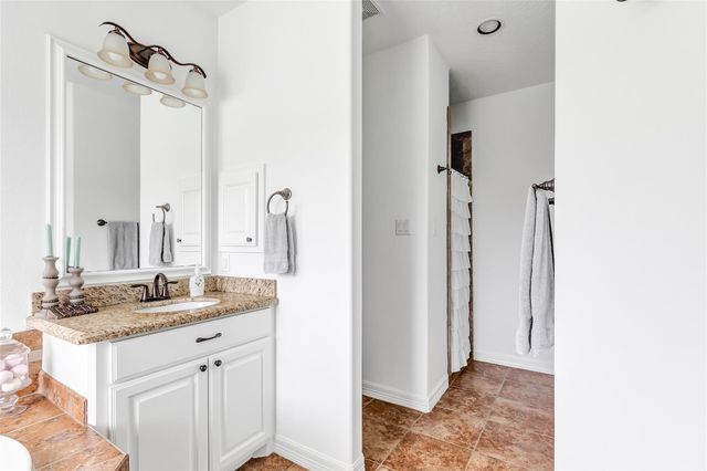 611 Saddle Creek Farms Drive, Crosby, TX 77532