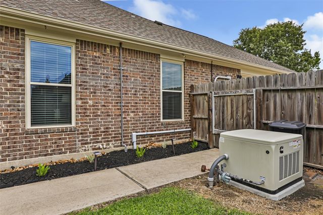 611 Saddle Creek Farms Drive, Crosby, TX 77532