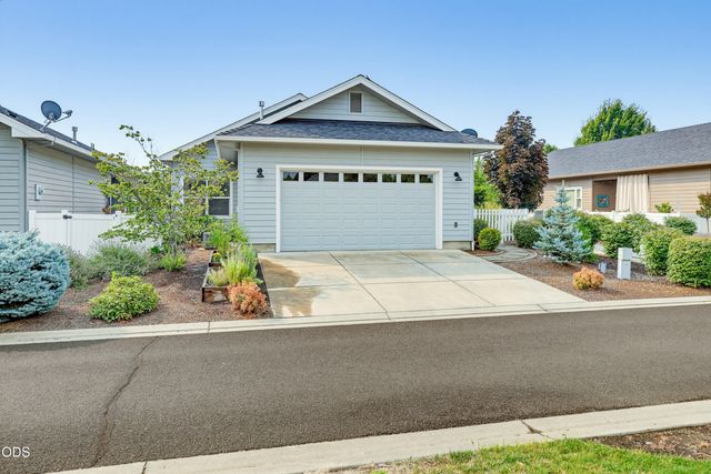 684 Golden Peak Drive, Central Point, OR 97502