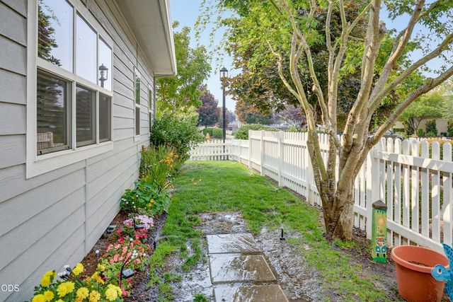 684 Golden Peak Drive, Central Point, OR 97502