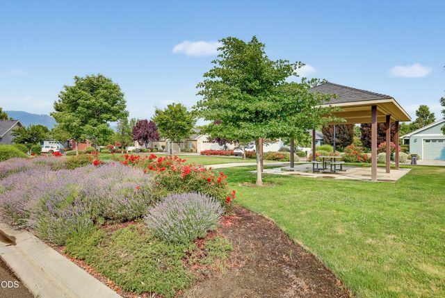 684 Golden Peak Drive, Central Point, OR 97502
