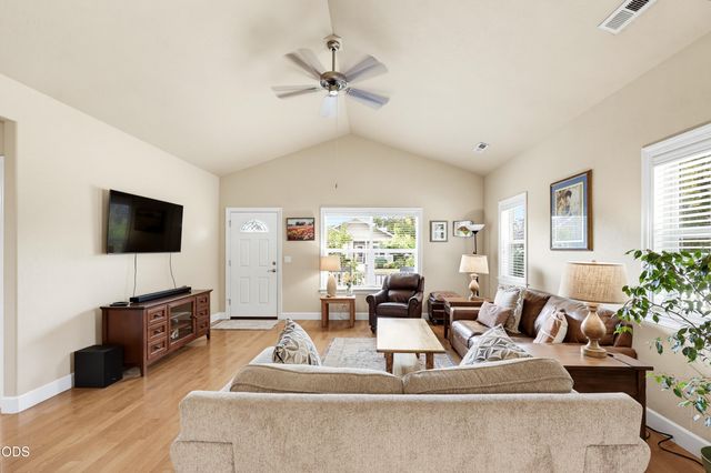 684 Golden Peak Drive, Central Point, OR 97502