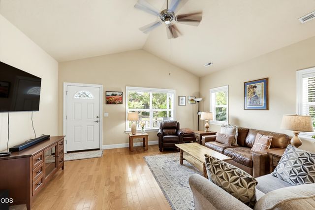 684 Golden Peak Drive, Central Point, OR 97502