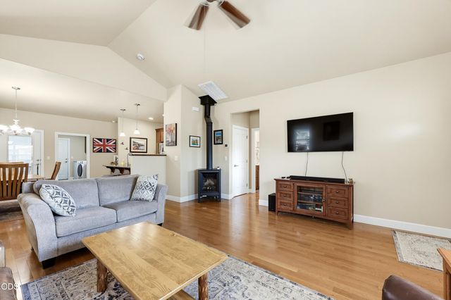 684 Golden Peak Drive, Central Point, OR 97502