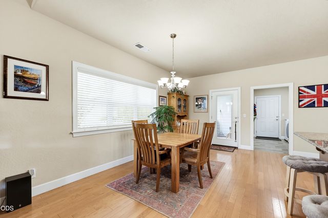 684 Golden Peak Drive, Central Point, OR 97502