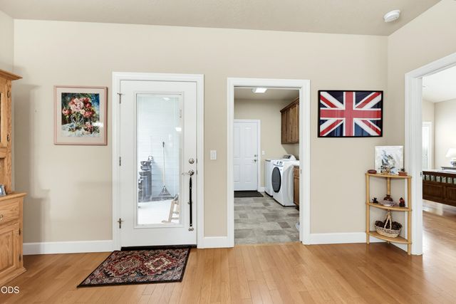 684 Golden Peak Drive, Central Point, OR 97502