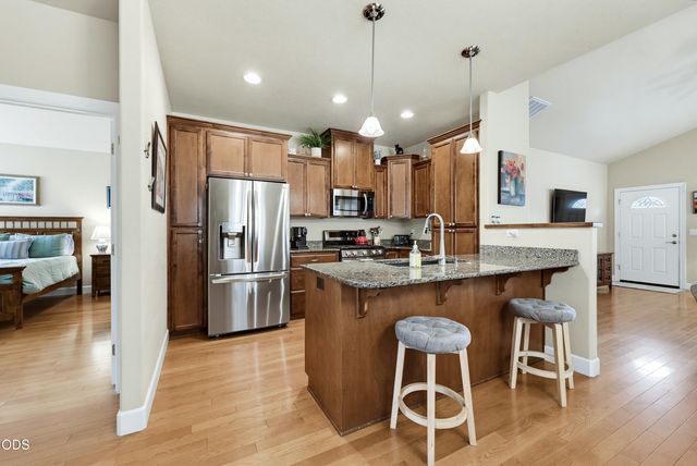 684 Golden Peak Drive, Central Point, OR 97502