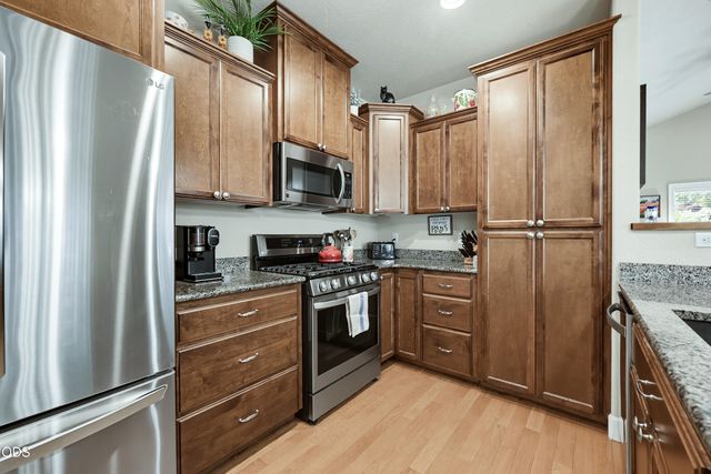 684 Golden Peak Drive, Central Point, OR 97502